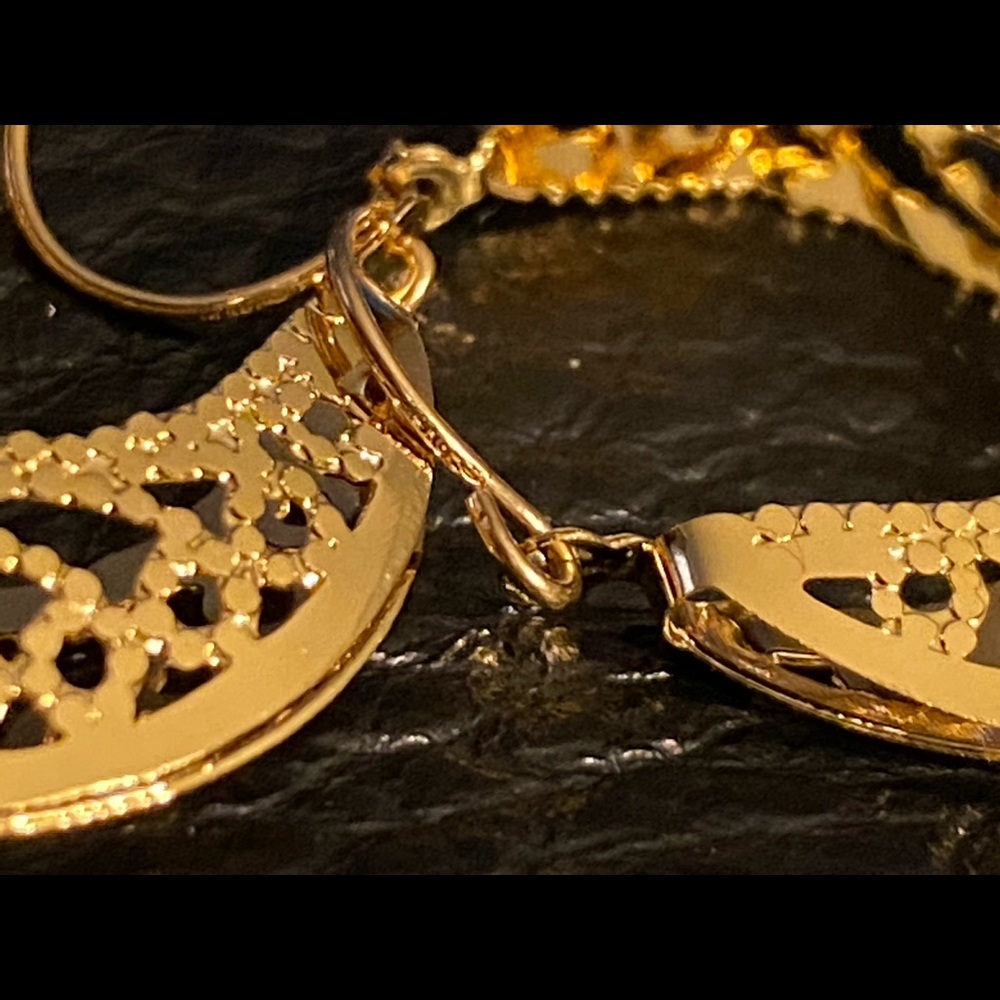 14K Yellow Gold Heart Hoop pierced Earrings - Picture 3 of 11